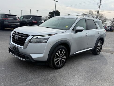 Used 2023 Nissan Pathfinder Platinum image 23