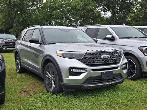 Used 2023 Ford Explorer XLT w/ Equipment Group 202A image 1