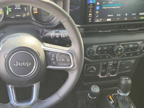 Used 2025 Jeep Wrangler Unlimited Sahara w/ Safety Group image 13