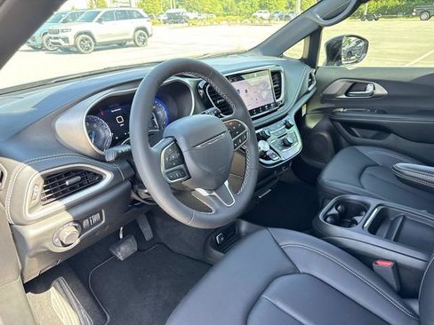 New 2027 Chrysler Pacifica Select FWD image 25