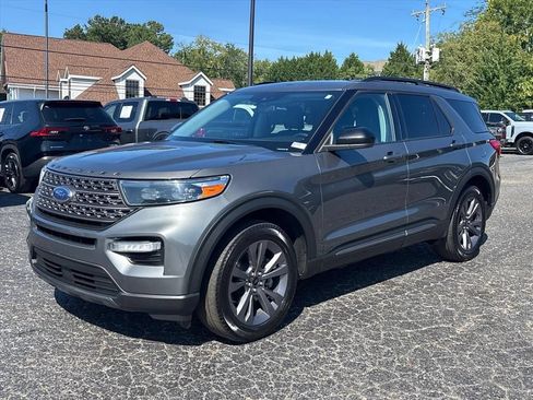 Used 2023 Ford Explorer XLT w/ XLT Sport Appearance Package AWD/4WD image 3