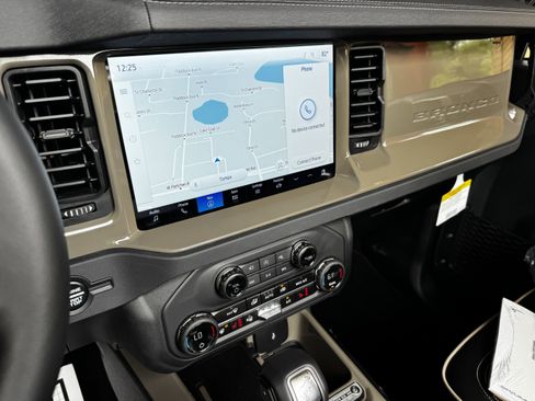 Used 2025 Ford Bronco Outer Banks image 24