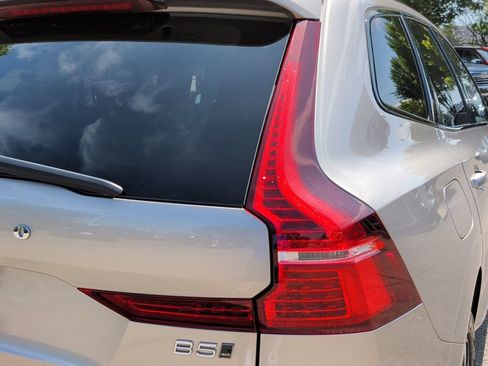 Used 2025 Volvo XC60 B5 Plus AWD/4WD image 43