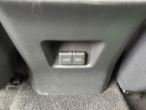 Used 2025 Toyota RAV4 XLE image 17