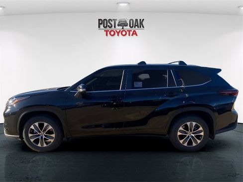 New 2026 Toyota Highlander XLE image 4
