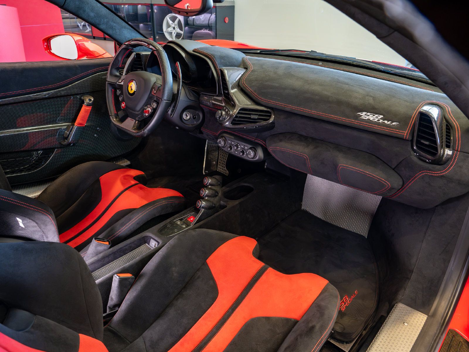 Used 2015 Ferrari 458 Speciale Coupe RWD image 17