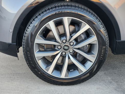 Certified 2025 Land Rover Discovery Dynamic SE image 11