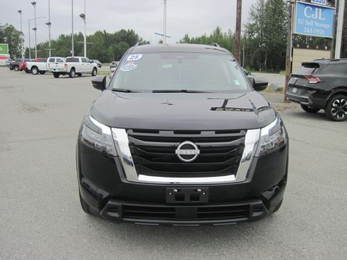 Used 2025 Nissan Pathfinder SV AWD/4WD image 2