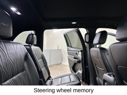Used 2025 Buick Enclave Avenir w/ Super Cruise Package AWD/4WD image 29