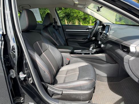 Used 2025 Nissan Altima 2.5 SR FWD image 14