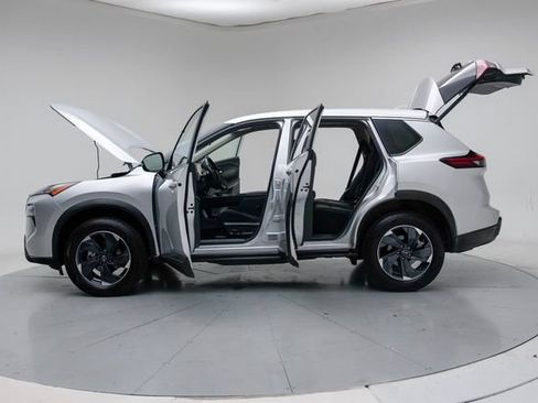 Used 2025 Nissan Rogue SV AWD/4WD image 19