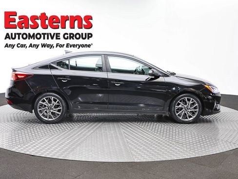 Used 2020 Hyundai Elantra Limited w/ Winter Weather Package FWD image 4