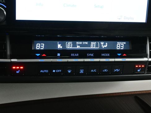 Used 2024 Toyota Sienna XLE image 22