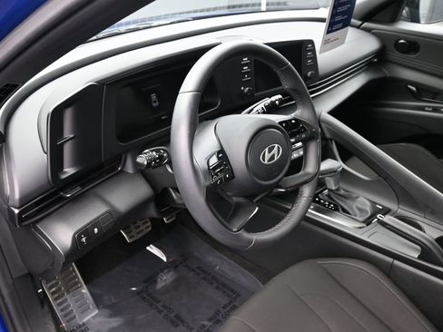 Certified 2025 Hyundai Elantra Sport image 10