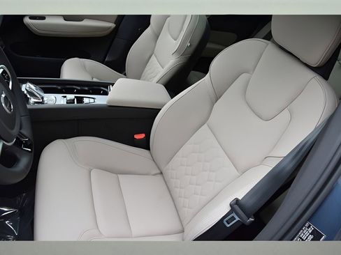 Certified 2026 Volvo XC60 B5 Core w/ Protection Package Premier image 13