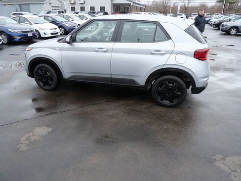Used 2020 Hyundai Venue SE image 8