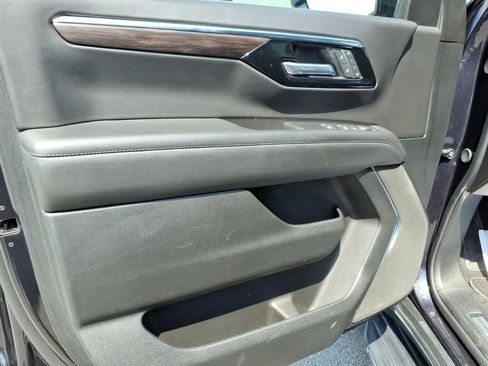 Used 2025 Chevrolet Tahoe LT RWD image 12
