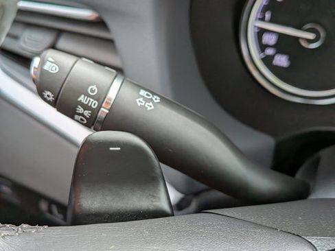 Used 2023 Buick Enclave Essence image 28