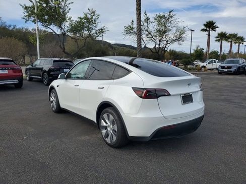 Used 2024 Tesla Model Y Long Range image 7