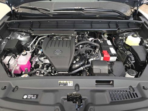 New 2026 Toyota Highlander Platinum AWD/4WD image 9