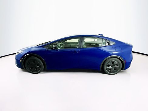 Used 2025 Toyota Prius LE image 4