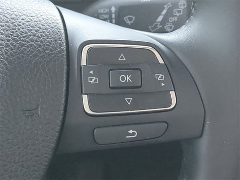 Used 2017 Volkswagen Tiguan Limited w/ Premium Package image 25