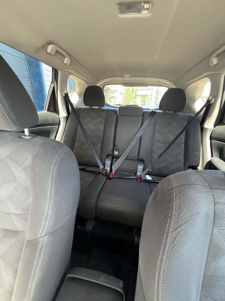 Used 2016 Nissan Rogue SV w/ SV Premium Package AWD/4WD image 26