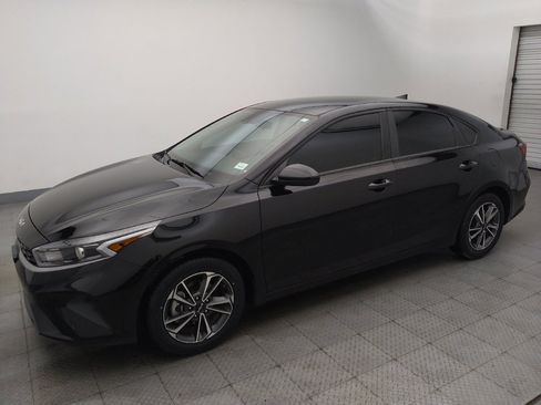 Used 2023 Kia Forte LXS FWD image 2