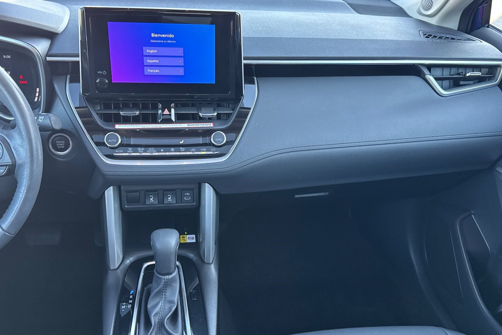 Used 2023 Toyota Corolla Cross XLE w/ Convenience Package FWD image 19