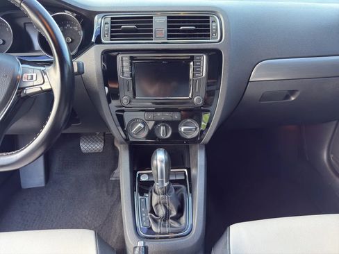 Used 2016 Volkswagen Jetta Sport FWD image 15