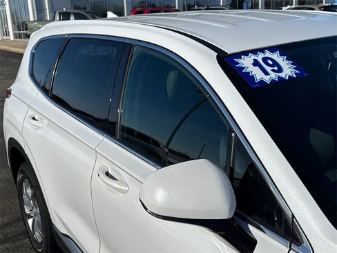 Used 2019 Hyundai Santa Fe SEL image 12