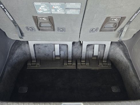 Used 2024 Kia Carnival LX image 60