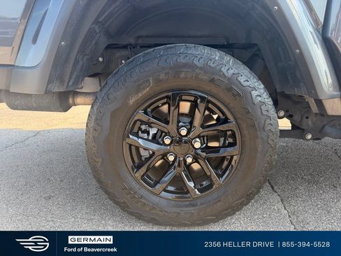 Used 2023 Jeep Gladiator Sport AWD/4WD image 10