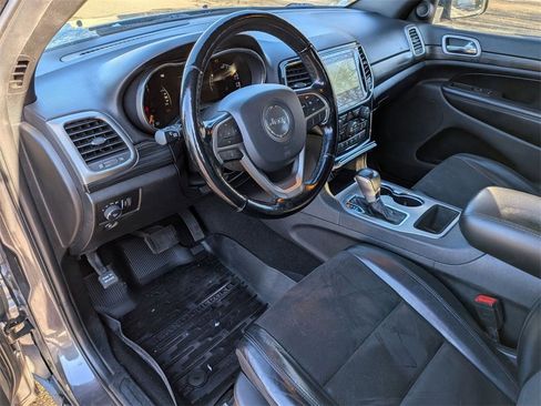 Certified 2021 Jeep Grand Cherokee Laredo X image 11