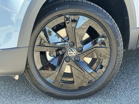 New 2026 Volkswagen Taos SE image 10