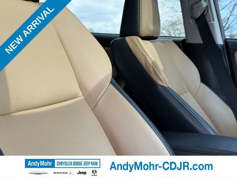 Used 2017 Toyota RAV4 Limited image 29