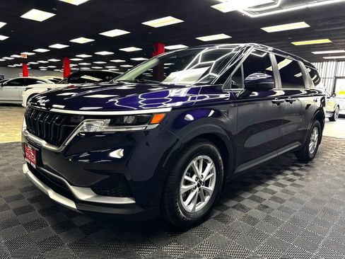 Used 2024 Kia Carnival LX image 7