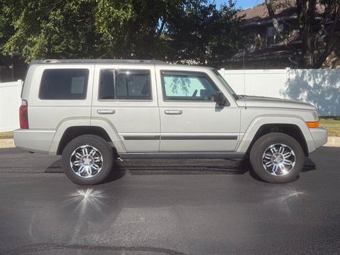 Used 2008 Jeep Commander Sport AWD/4WD image 5