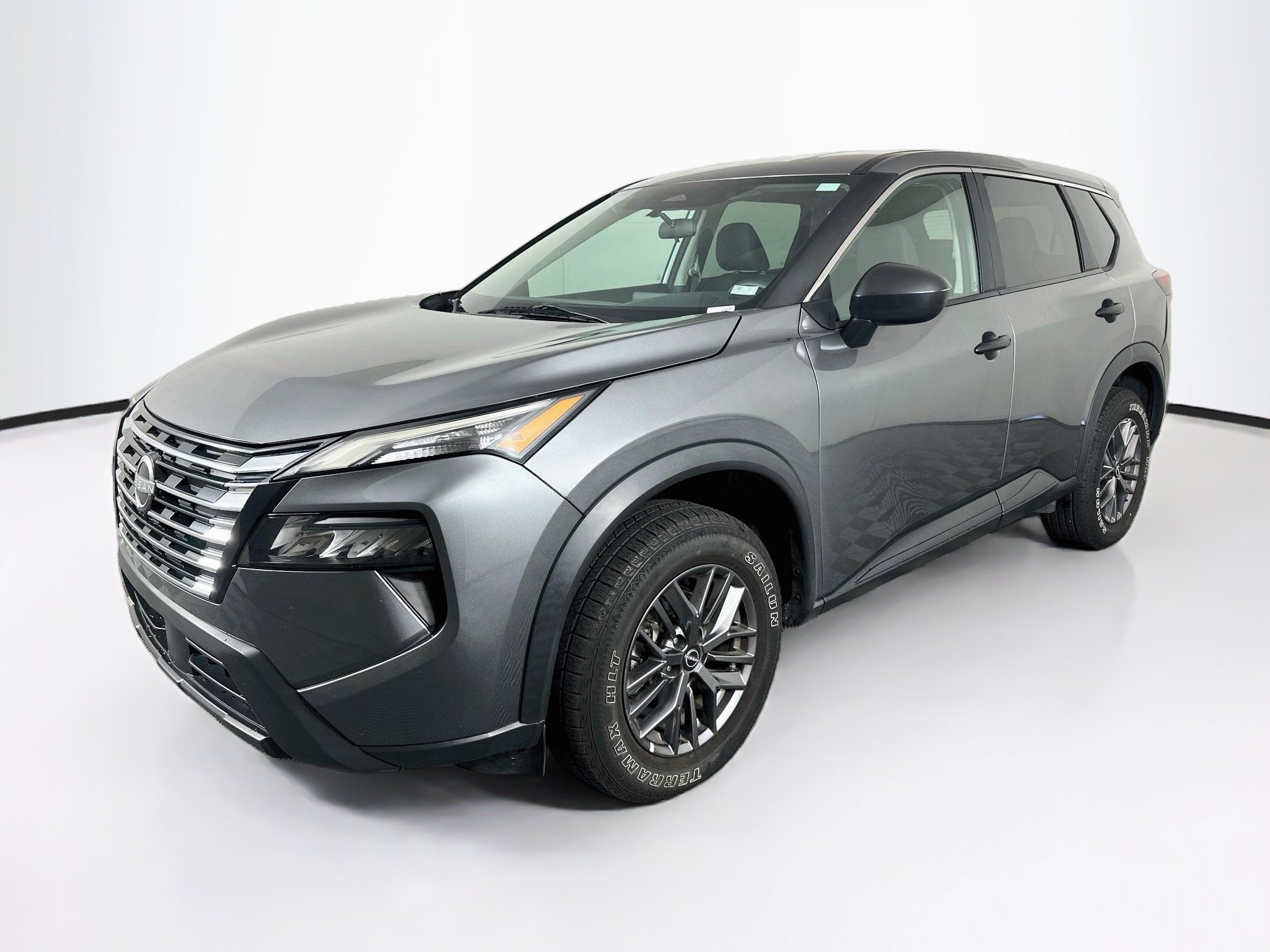 Used 2024 Nissan Rogue S AWD/4WD image 3
