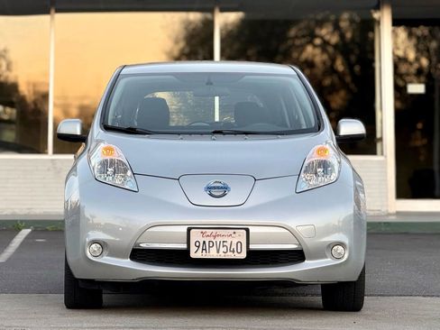 Used 2017 Nissan Leaf SV image 3