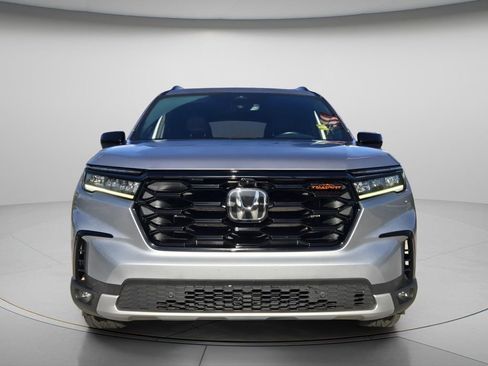 Used 2024 Honda Pilot TrailSport image 5