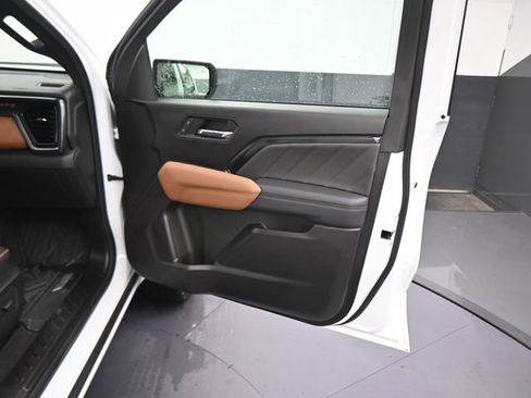 Used 2024 GMC Canyon AT4 w/ AT4 Premium Package image 33