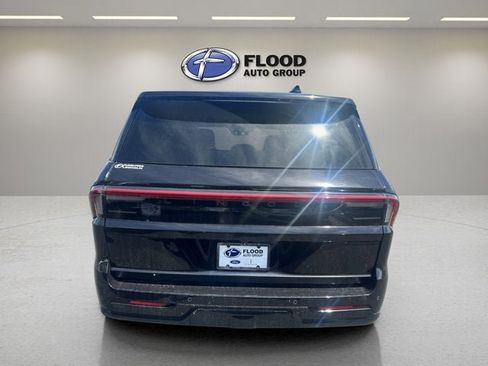 New 2026 Lincoln Navigator Premiere AWD/4WD image 6