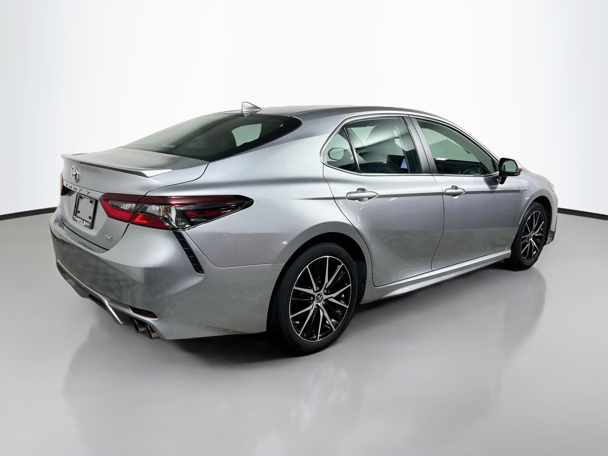 Used 2024 Toyota Camry SE w/ Convenience Package FWD image 4