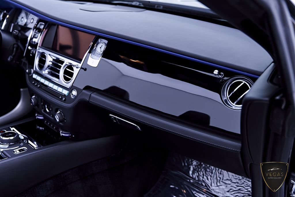 Used 2019 Rolls-Royce Dawn RWD image 49