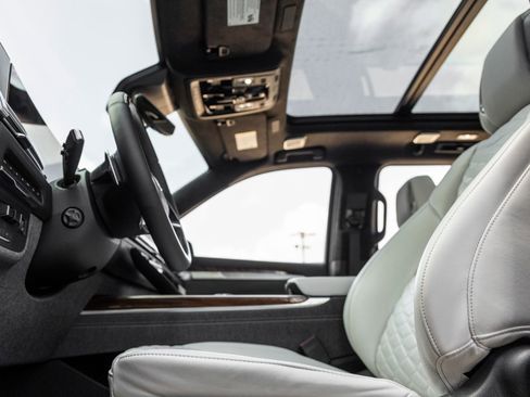 Used 2026 Cadillac Escalade ESV Platinum Sport w/ LPO, Floor Liner Package image 19