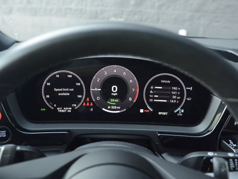 Certified 2025 Porsche Cayenne E-Hybrid image 17