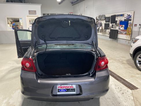 Used 2014 Dodge Avenger SE FWD image 17