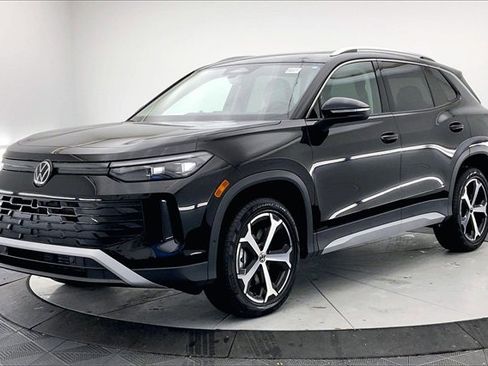 New 2026 Volkswagen Tiguan SE image 2