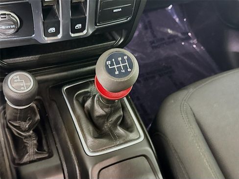 Used 2020 Jeep Wrangler Sport AWD/4WD image 18